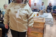 spotkanie-seniorow-z-pszczelarzem-1