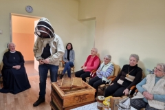 spotkanie-seniorow-z-pszczelarzem-12