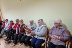 spotkanie-seniorow-z-pszczelarzem-16