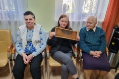 spotkanie-seniorow-z-pszczelarzem-17