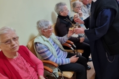 spotkanie-seniorow-z-pszczelarzem-27