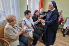 spotkanie-seniorow-z-pszczelarzem-28