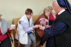 spotkanie-seniorow-z-pszczelarzem-30