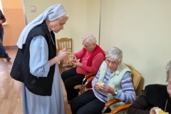 spotkanie-seniorow-z-pszczelarzem-31