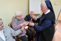 spotkanie-seniorow-z-pszczelarzem-32