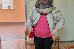 spotkanie-seniorow-z-pszczelarzem-39